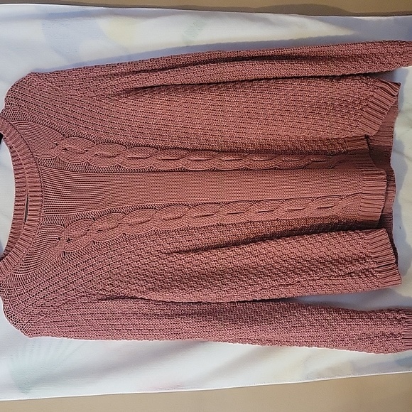 Pink cable knit sweater - Picture 3 of 4
